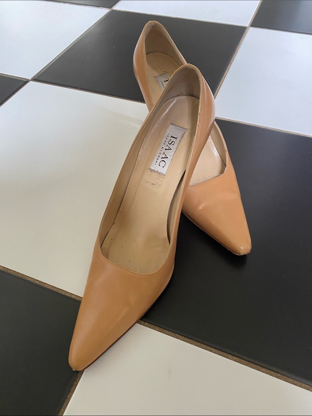 Isaac Mizrahi Nude-Tan Pointed Toe Leather Pumps Sz 10 made in Italy